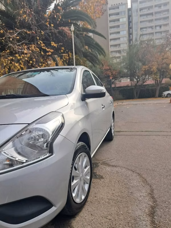 Nissan Versa Sense 2020 mecánico Excelente Estado