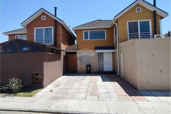Casa con piscina oportunidad en valle grande