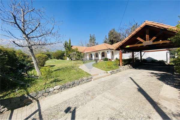 Preciosa casa en gran terreno
