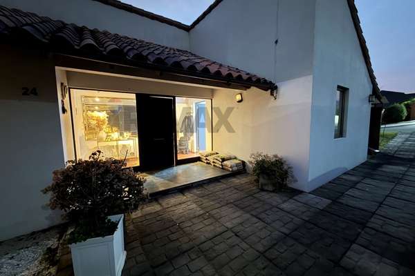 Preciosa casa con gran terreno en condominio
