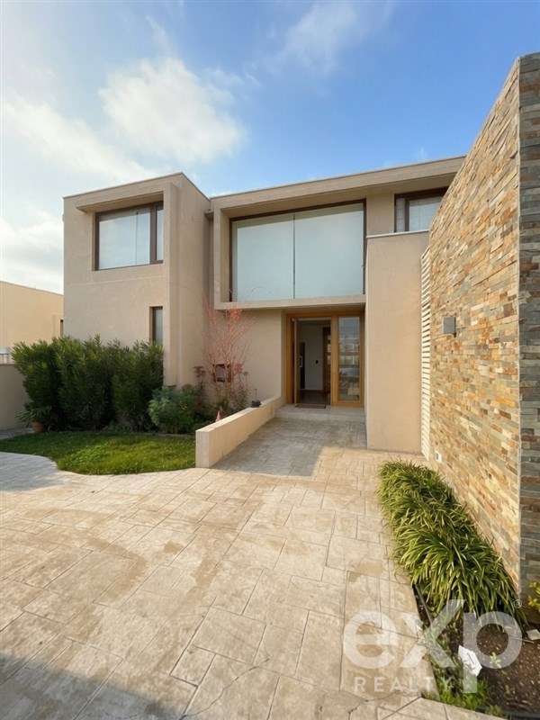 Casa en Arriendo. Chamisero. 6D+5B, con pieza de servicio