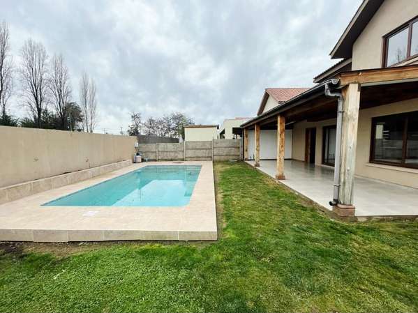 Hermosa Casa, gran Terreno con Piscina