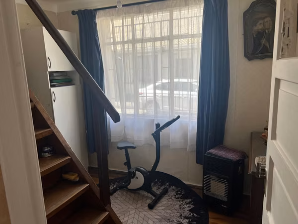 Vendo amplia casa en Fabio de Petris, buen estado