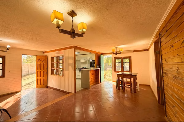 Parcela con casa luminosa y gran terreno