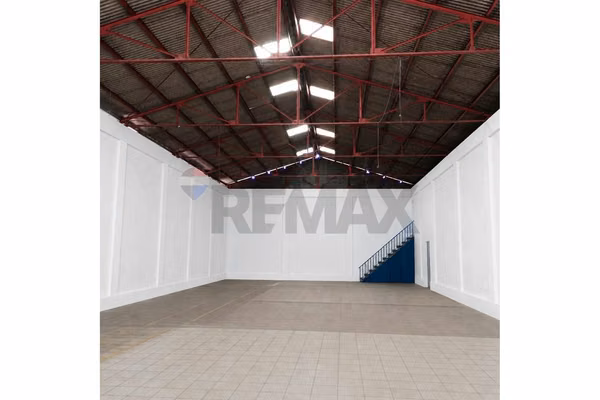 ¡arriende su bodega ideal en el corazón de buin!