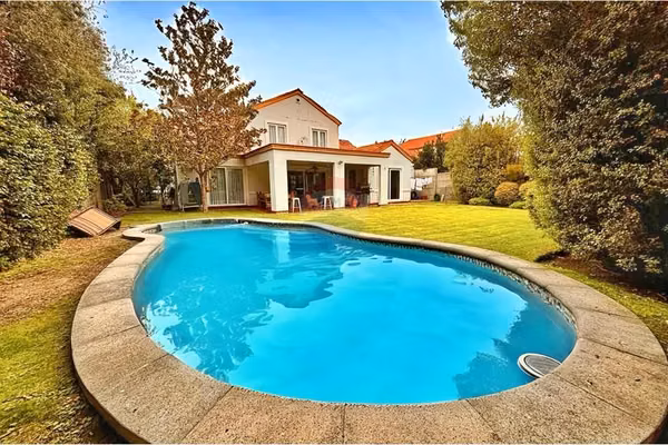Nuevo precio! linda casa en condominio piedra roja