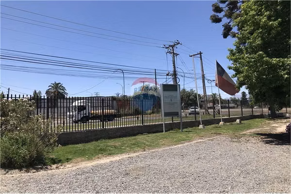 Terreno con proyecto comercial aprobado