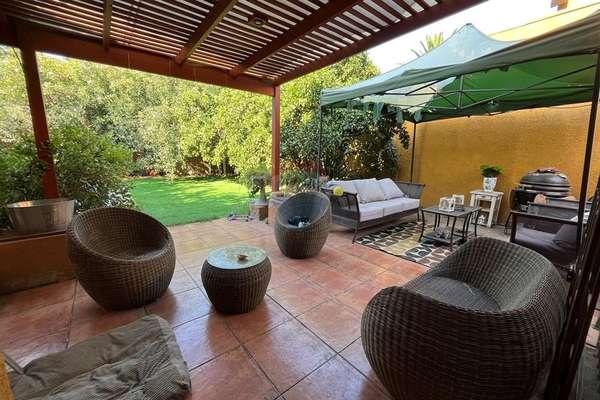 4 dormitorios + 3 baños + piscina temperada