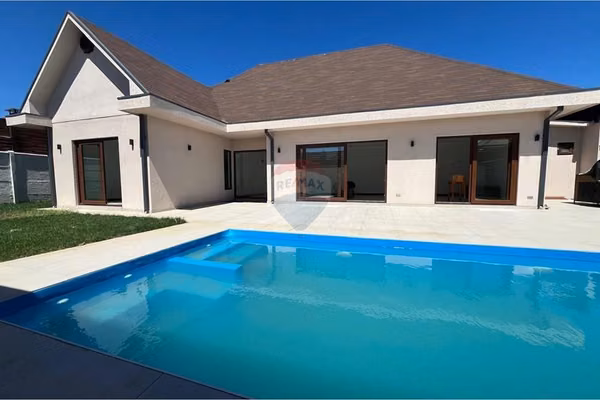 Se vende excelente casa en parque san valentin.