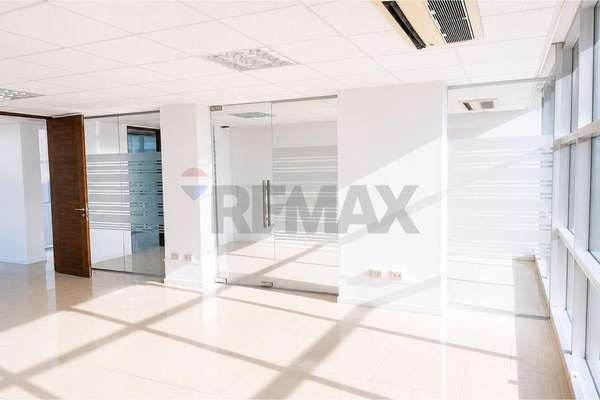 Oficina 124 m² metro manquehue
