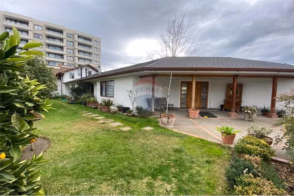 Se vende exclusiva casa central en curico, 400 m2