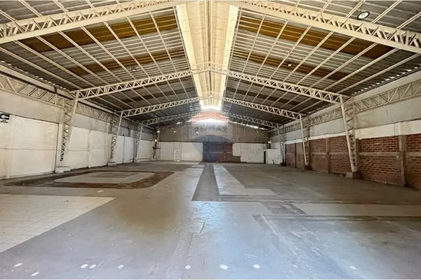 Arrienda bodega 682 m2 av. cancha rayada talca
