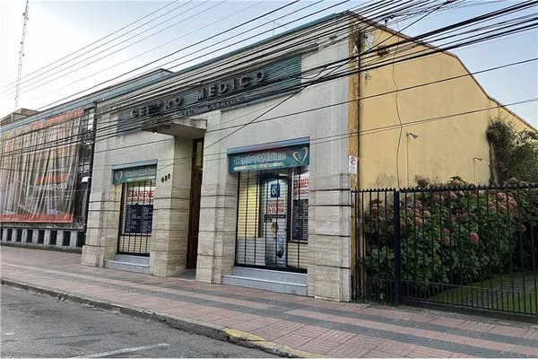 Se vende centro medico en linares.