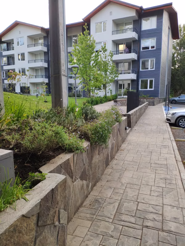 VENTA DEPTO AMOBLADO EN CONDOMINIO ROBLES DEL VOLCÁN – PUCÓN