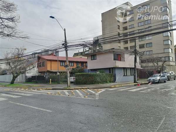 Sitio con 2 casas en venta en pleno centro de Concepción