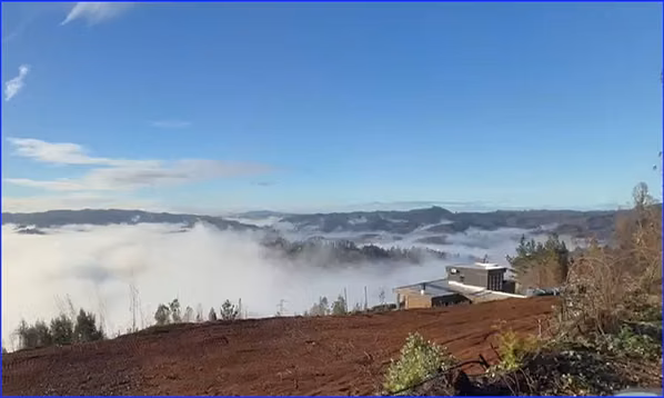 PARCELA 5670m², VISTA PRIVELIGIADA AL VALLE, CORDILLERA Y LAGUNA PINEDA