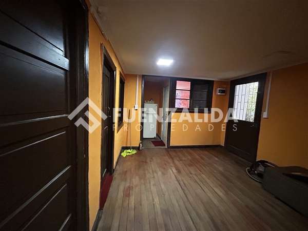 Casa en venta 6 dormitorios mas departamento en La Cisterna