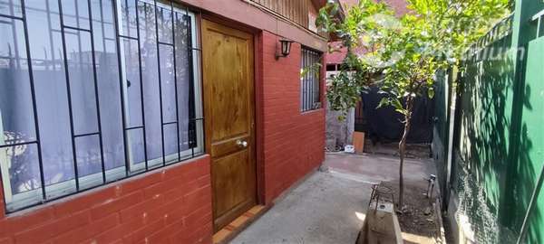 OPORTUNIDAD, GRAN TERRENO. Casa 3D/1B. El Bosque