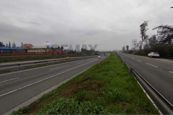 Terreno uso comercial a un costado de caletera