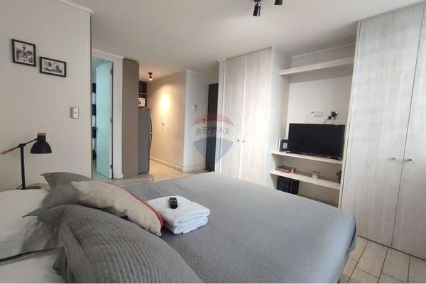 Departamento estudio con balcón a pasos de metro