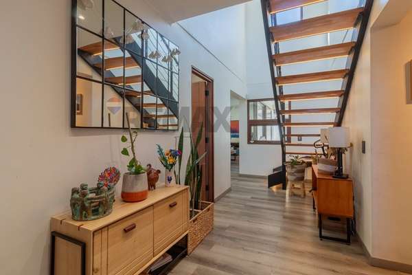 Casa remodelada, 6d + 5b vitacura