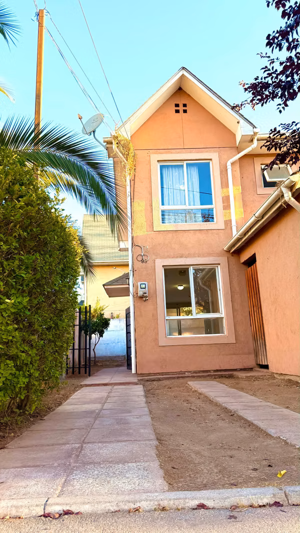 HERMOSA CASA EN CONDOMINIO DE TALAGANTE