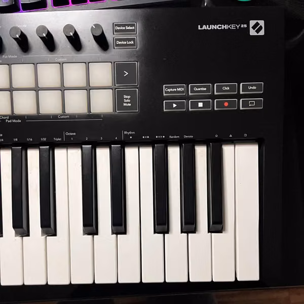 Controlador MIDI Novation Launchkey 25 MK