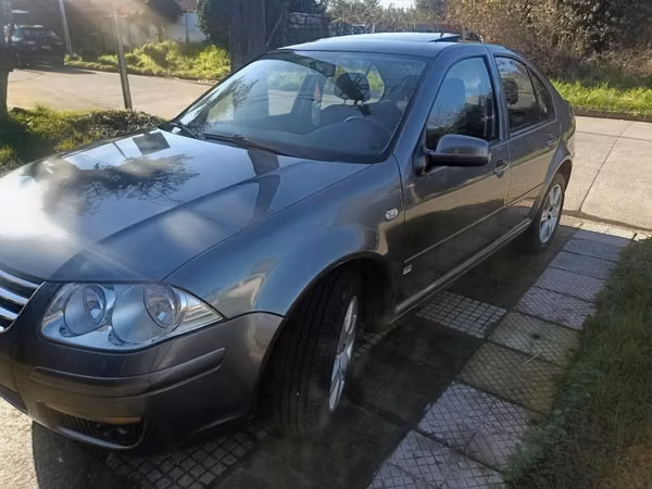 Volkswagen Bora 2.0 Trendline Sky 2011 - Impecable, Al Día