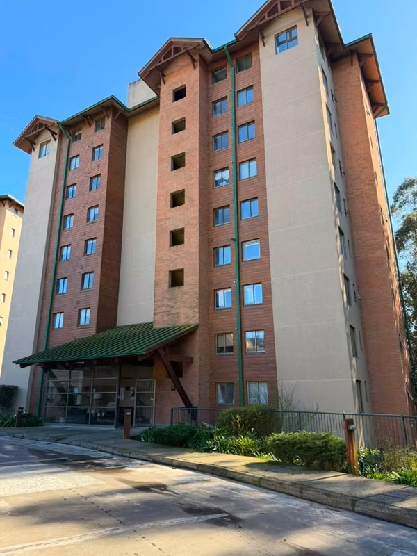 Arriendo Exclusivo Departamento Amoblado en la Península de Andalué
