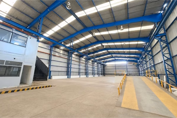 Terreno y galpon comercial e industrial