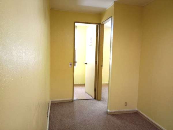 VENDO OFICINA EN  VIÑA DEL MAR, 1 NORTE CON 2 PONIENTE, 1 PRIVADO, ESTACIONAMIENTO..