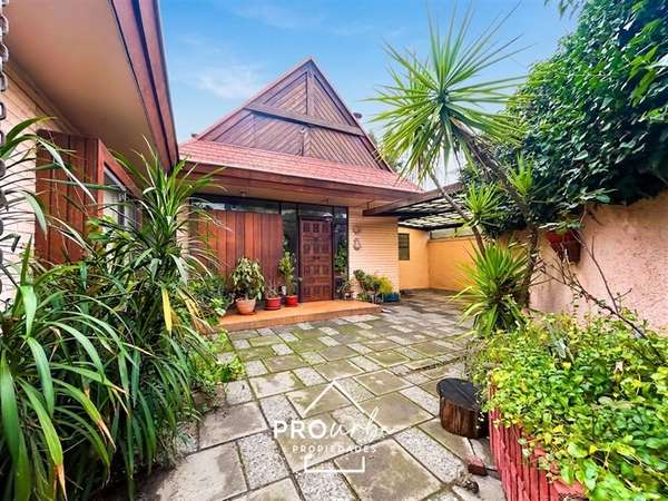Casa en venta de 5 dorm. en Vitacura