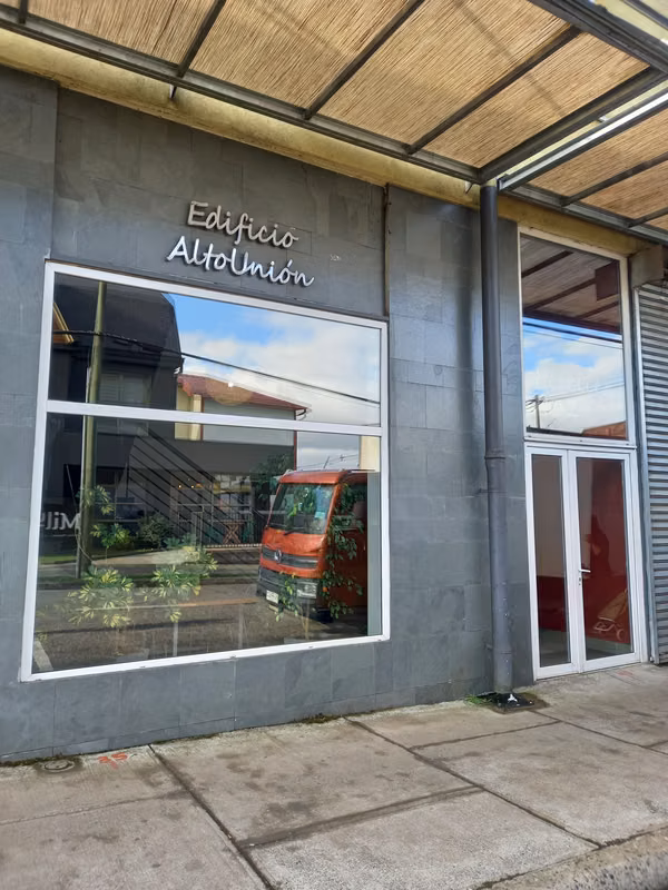 LyR Propiedades ARRIENDA OFICINA, en el centro de La Unión