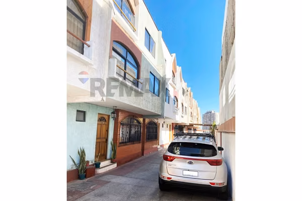 En condominio calle uribe casa en arriendo