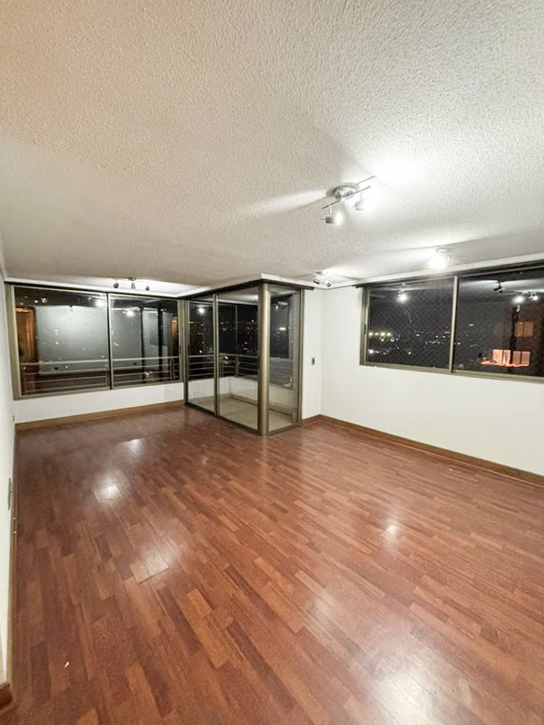 Departamento Tobalaba, Providencia / Estacionamiento, Bodega