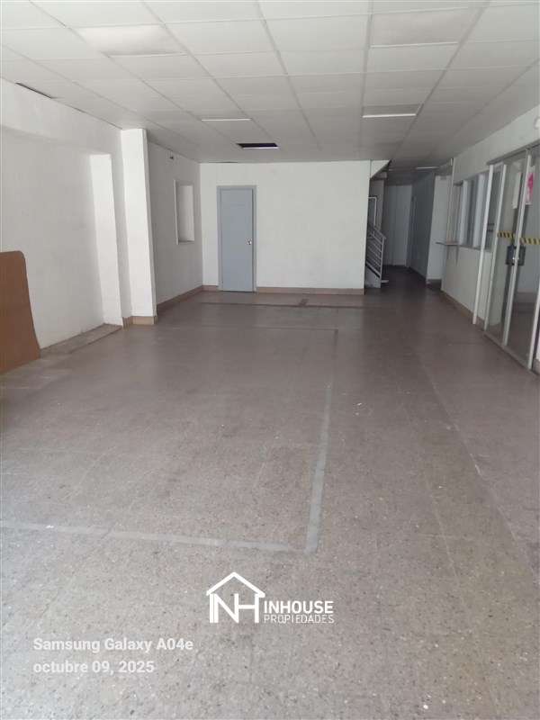 Bodega con oficinas en arriendo en Santiago