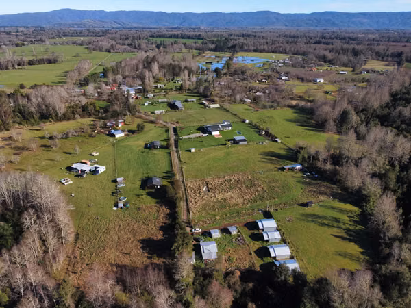 VENTA PARCELA CON 5 CABAÑAS – SECTOR TRALCAO, VALDIVIA