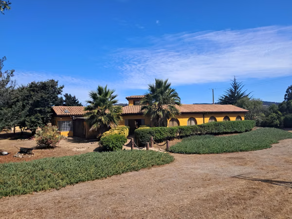 Condominio Valle del Estero / Valle Alegre casa con 3 dormitorios piscina