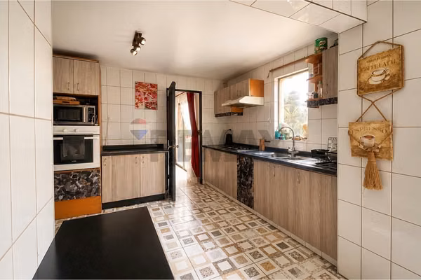 Amplia casa 5d/3b, 3 pisos en peñalolén