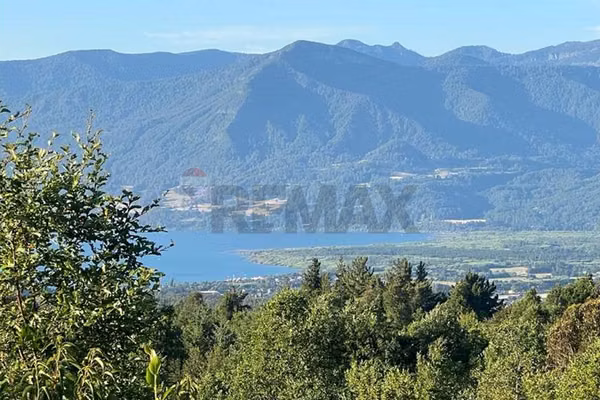 Venta de parcela en pucón vista al lago.