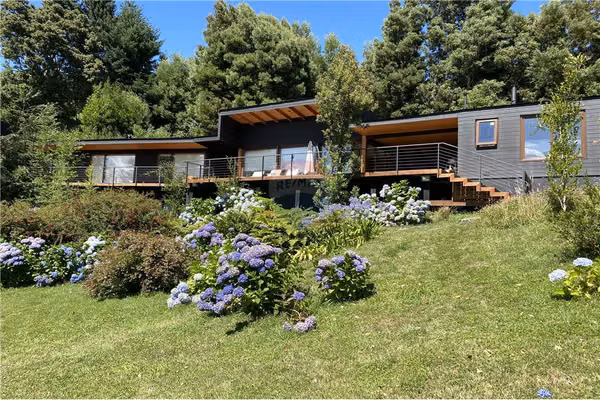 Venta casa con acceso playa del lago calafquén