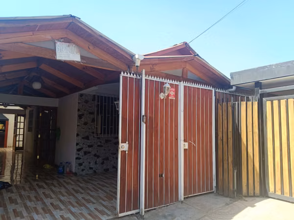 PROPIEDAD A LA VENTA EN PASAJE CERRADO EN SANTA MARIA VILLA GIRASOLES DE LAMPA.