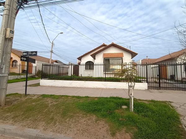 CASA EN AVDA. GABRIELA MISTRAL AL LLEGAR A CUATRO ESQUINAS, LA SERENA