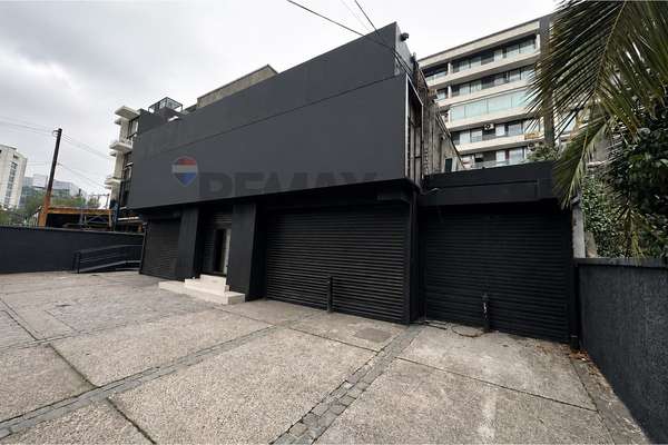 Excelente local vitrina 290 mts2 las condes