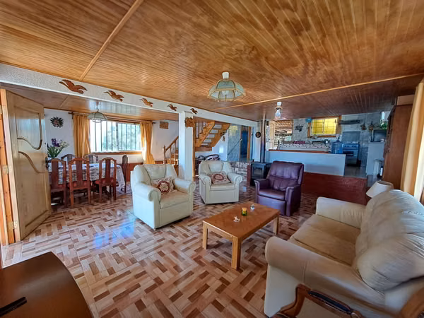 250 m² útiles regularizados con Recepción Final Total, 4 dormitorios / 2 baños/ Condominio cerrado a pasos de Playa El Tabito