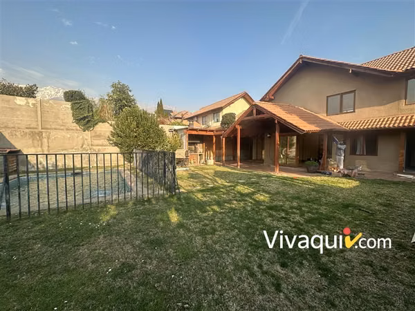 Casa en arriendo de 5 dorm. en Peñalolén