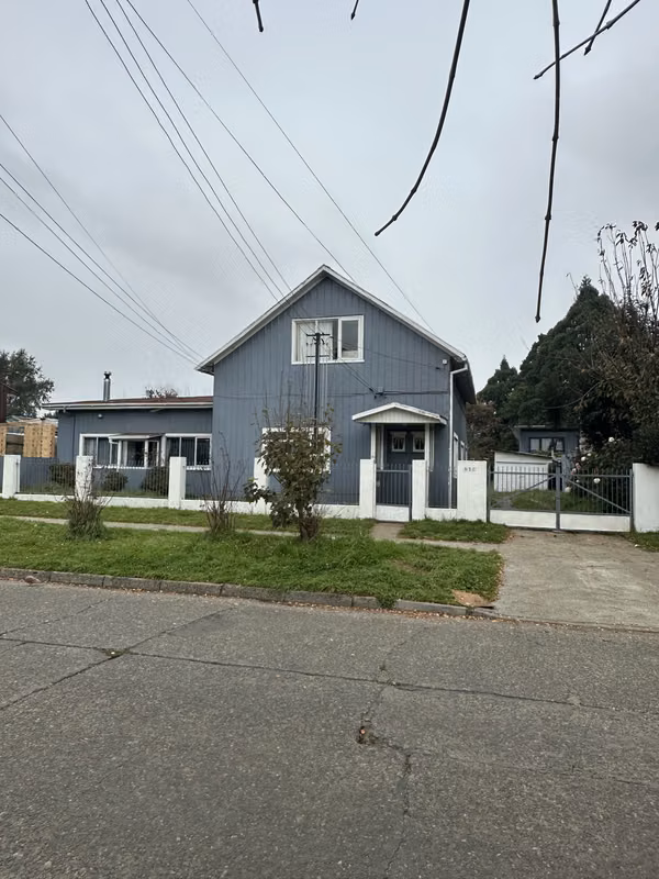 CASA CON CABAÑA EN TERRENO DE 760 M² – EXCELENTE UBICACIÓN EN VALDIVIA