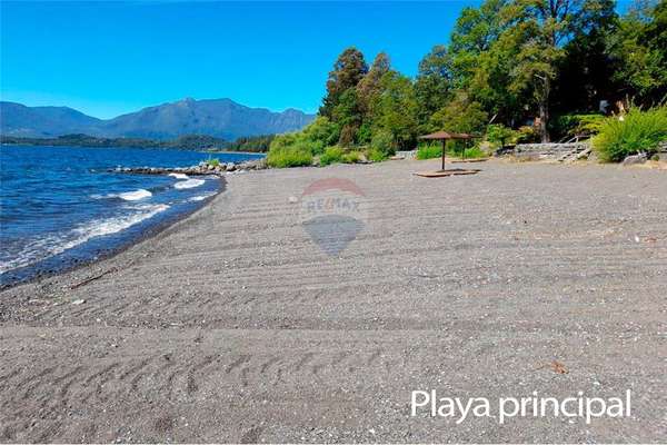 Remax vende paño inmobilario borde lago -pucon.