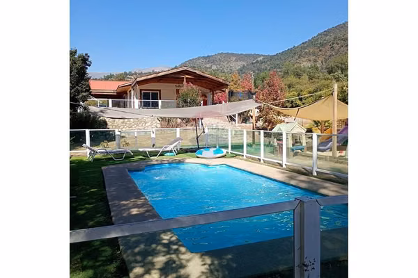 Parcela con casa y cabañas en bosques de aculeo.