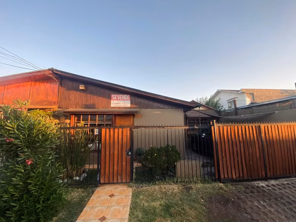 Vende Casa 3 dormitorios 2 baños, Metro Elisa Correa